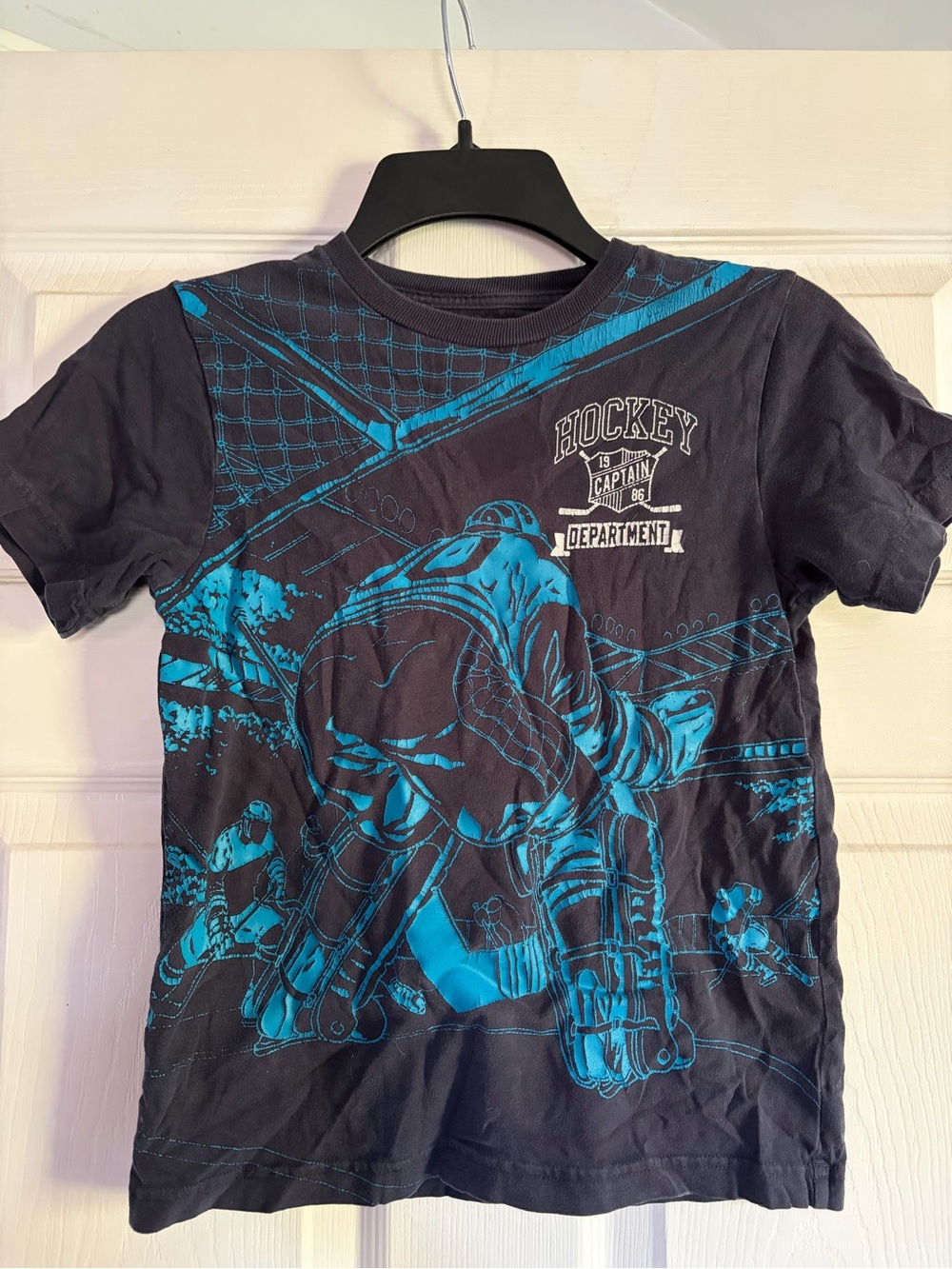 Gap Kids Hockey Tee size S 6-7